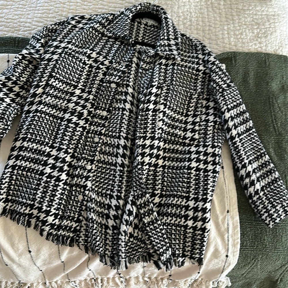 Houndstooth B/White Button Shacket - image 1
